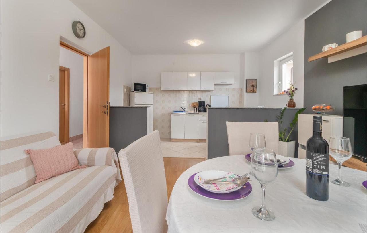 2 Bedroom Stunning Apartment In Novi Vinodolski Exterior foto